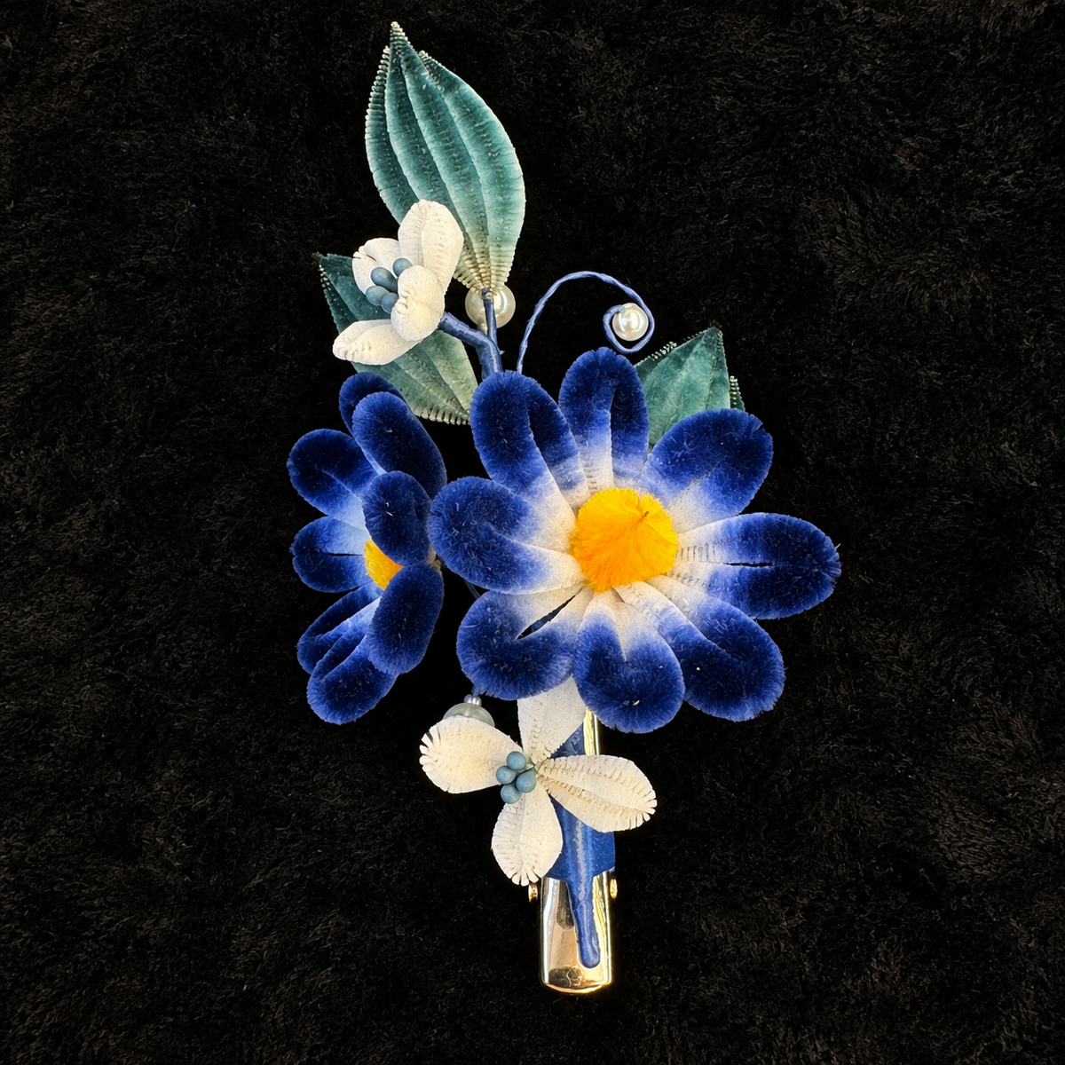 blossom-garden-collection-oriental-garden-yangzhou-ronghua-silk-flower-brooches-Chrysanthemum
