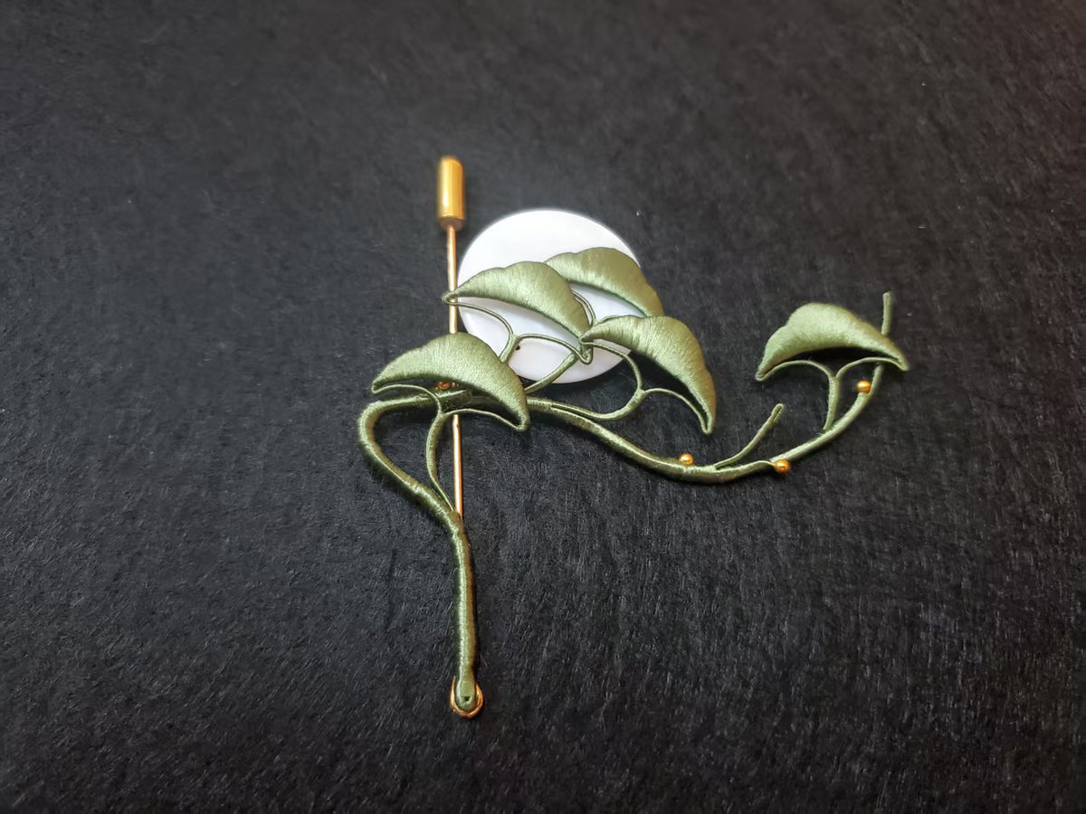 缠花胸针